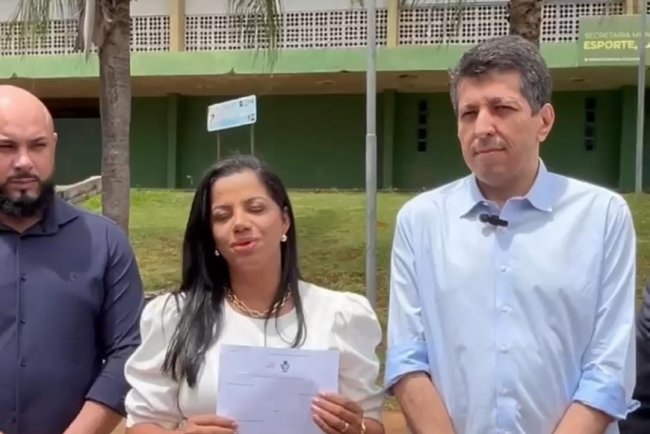 Prefeita Simone Ribeiro, recebe documento que autoriza início da pavimentação asfáltica da GO-16.