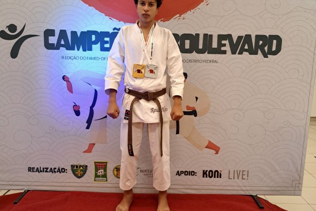Com apenas 14 anos, adolescente morador de Posse-Go , conquista medalha de ouro  durante campeonato de karatê em Brasília.