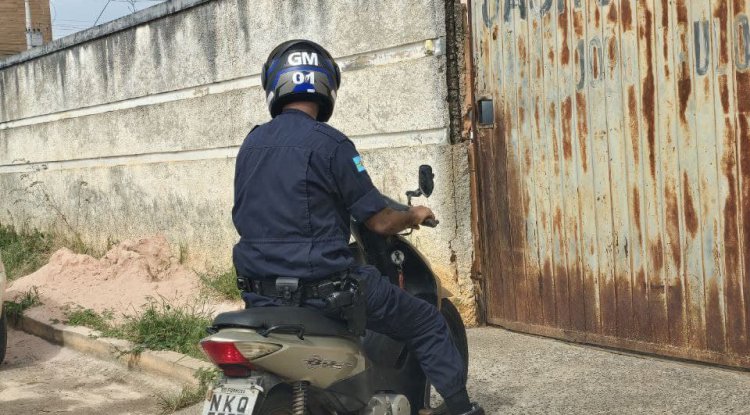 Guarda Municipal, flagra menor conduzindo motocicleta em Formosa-Go.