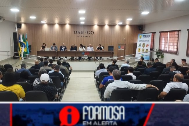 Autoridades do município e entorno, estiveram presentes na reunião do CONSEG  na manhã desta quinta-feira em Formosa-Go.
