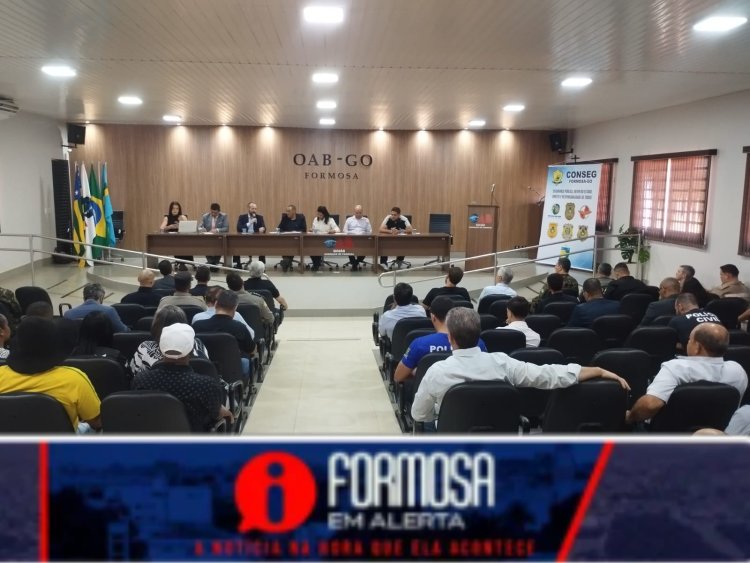 Autoridades do município e entorno, estiveram presentes na reunião do CONSEG  na manhã desta quinta-feira em Formosa-Go.