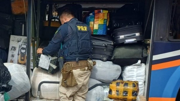 PRF encontra ossada e cinzas humanas em bagagem de ônibus na BR-020, em Planaltina (DF)