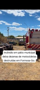 Dezenas de motocicletas foram destruídas após incêndio em Pátio Municipal de Formosa-Go.