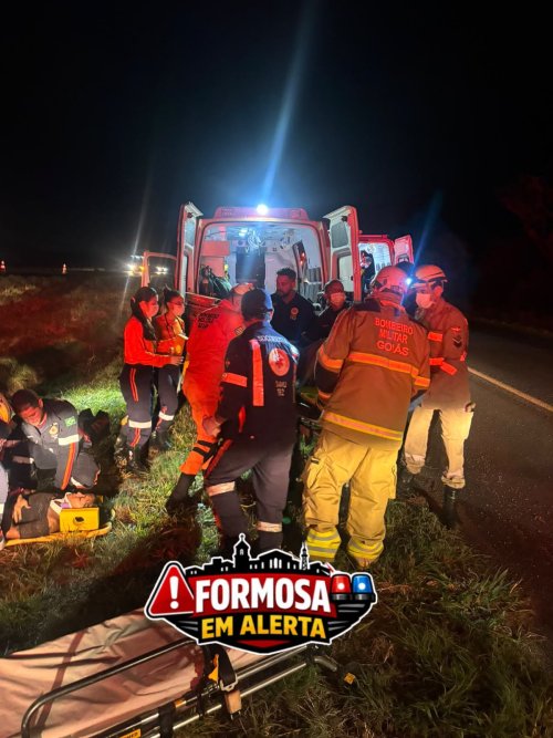 ACIDENTE ENTRE DOIS CARROS DEIXA TRÊS FERIDOS NA BR-020