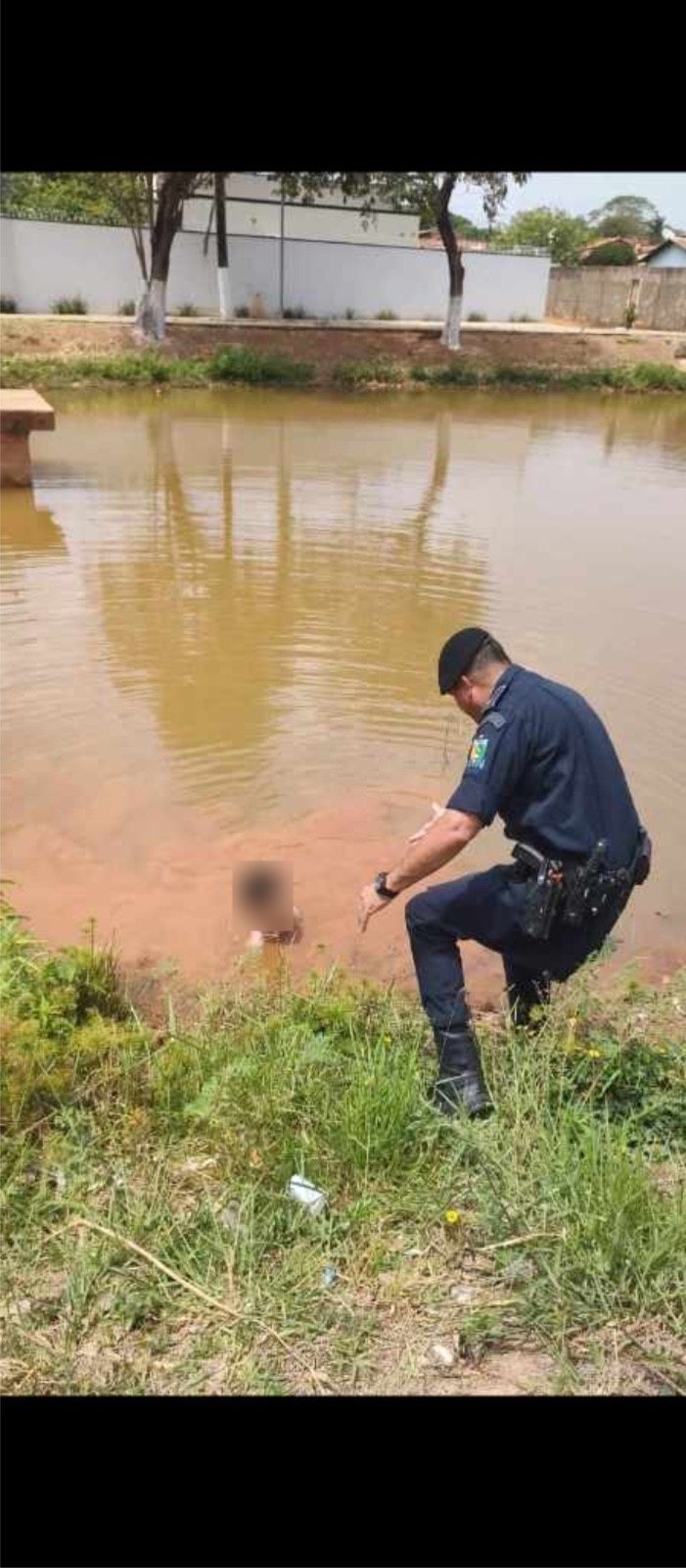 CRIANÇA É ENCONTRADA DENTRO DE LAGO E RESGATADA PELA GUARDA MUNICIPAL